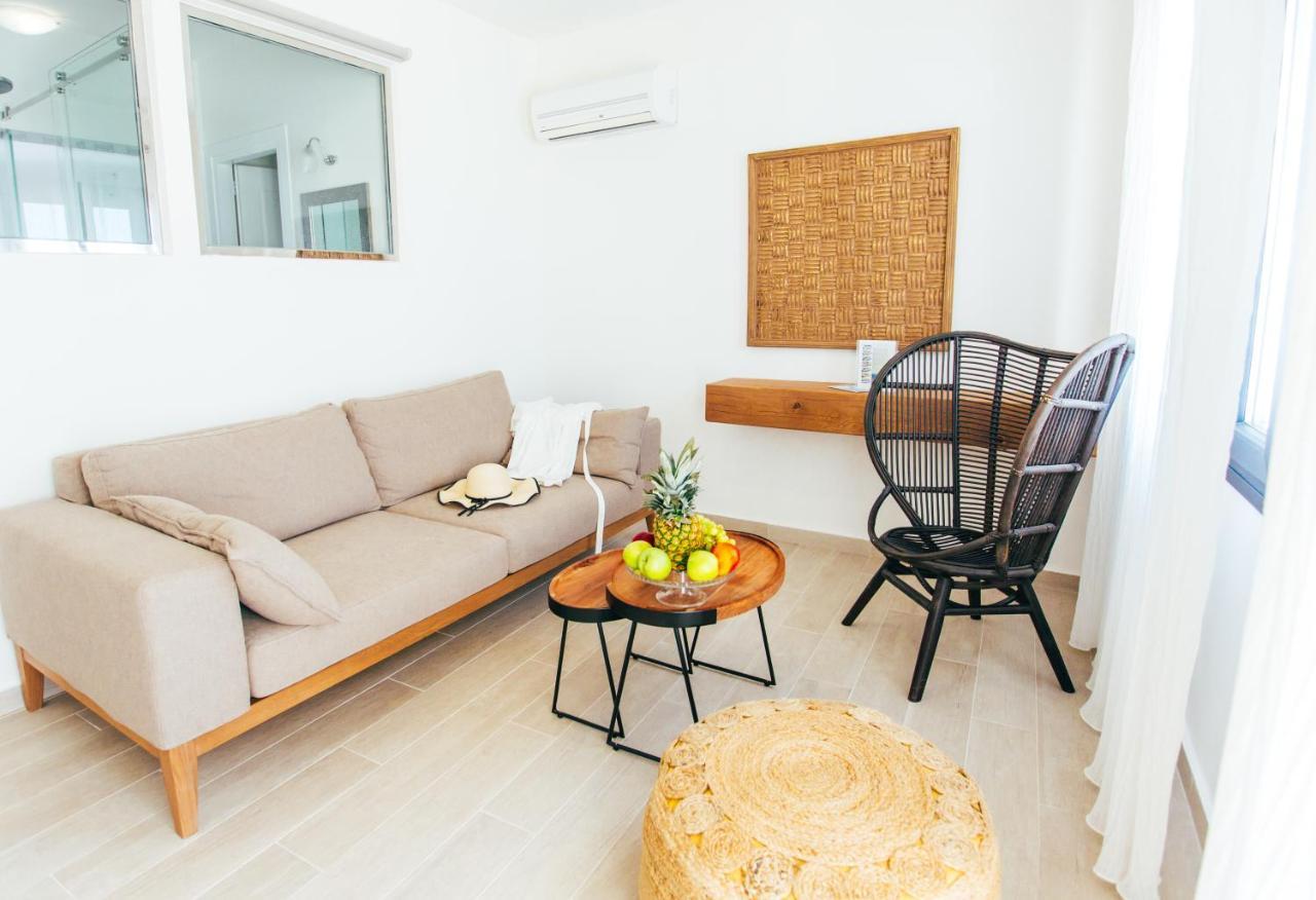 La Maltese Oia Luxury Suites Exterior foto