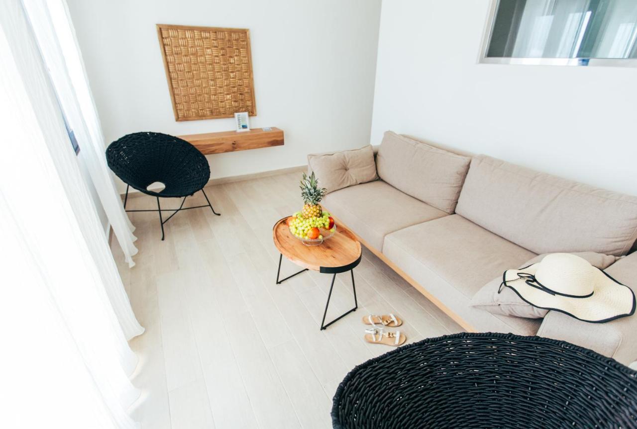 La Maltese Oia Luxury Suites Exterior foto