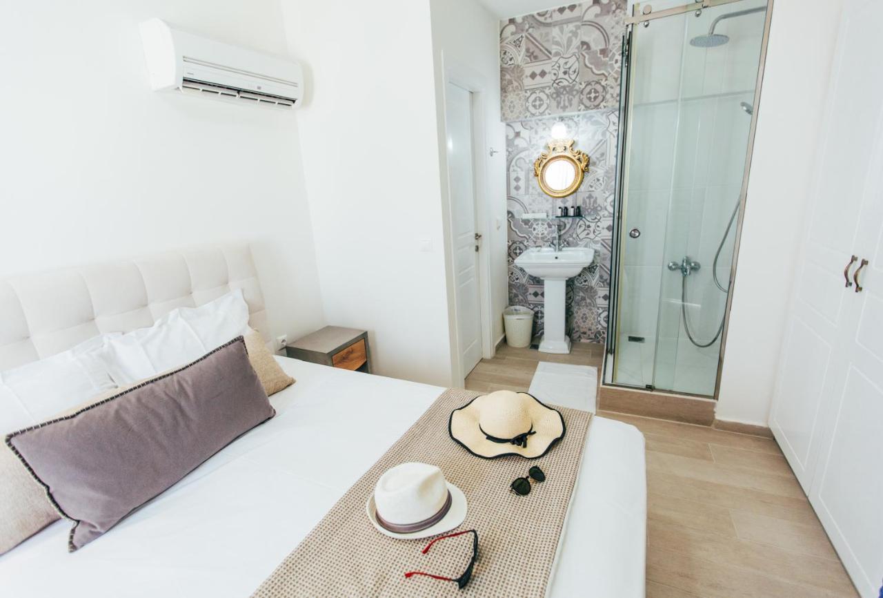 La Maltese Oia Luxury Suites Exterior foto